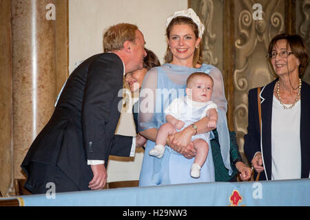 Parma, Italia. 24Sep, 2016. Il principe Carlo e la principessa Annemarie de Bourbon de Parme introdurre il loro figlio Carlos(24-04-2016) a Parma, Italia, 24 settembre 2016. Foto: Patrick van Katwijk - nessun filo SERVICE -/dpa/Alamy Live News Foto Stock