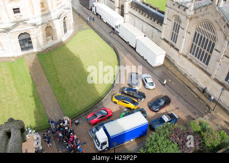 Oxford, Regno Unito. 25 Settembre, 2016. 'Transformers 5' auto di lusso durante le riprese in Oxford Credito: Pete Lusabia/Alamy Live News Foto Stock