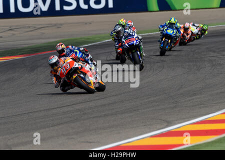 Motorland Aragon, Alcaniz, Spagna. Xxv Sep, 2016. Gran Premio di MotoGP Aragon. Il giorno della gara. Marc Marquez (Repsol Honda) conduce il pack Credito: Azione Sport Plus/Alamy Live News Foto Stock