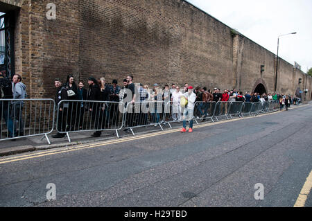 Londra, Regno Unito. Xxv Sep, 2016. Migliaia di corpo inchiostrato ventilatori incontrano il dodicesimo International London Tattoo Convention Credito: Noemi Gago/Alamy Live News Foto Stock