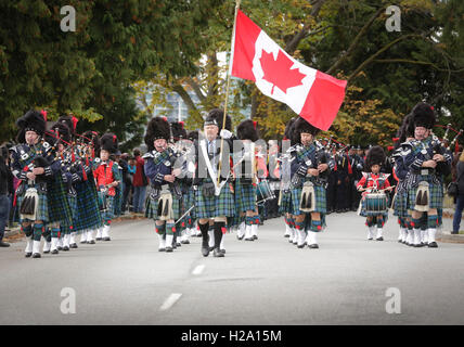 Vancouver, Canada. Xxv Sep, 2016. La polizia pipe band marche durante la British Columbia Legge evento commemorativo a Vancouver in Canada, Sett. 25, 2016. © Liang Sen/Xinhua/Alamy Live News Foto Stock