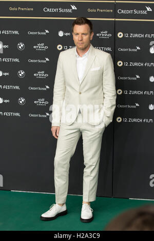 Zurigo, Svizzera. Il 26 settembre 2016. Ewan McGregor assiste il tappeto verde per il film American pastorale al XII Zurigo Film Festival a Corso Kino a Zurigo, Svizzera. Nicola Mastronardi/Alamy Live News. Foto Stock