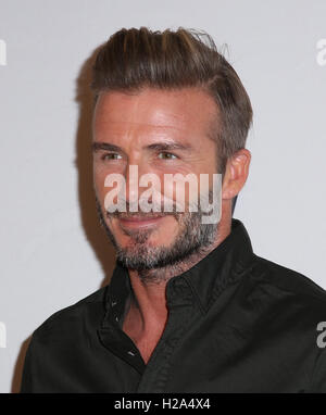 Los Angeles, Stati Uniti d'America. 26 Settembre, 2016. David Beckham lancia la nuova H&M moderna campagna Essentials a H&M il 26 settembre 2016 a Los Angeles, California. Credito: MediaPunch Inc/Alamy Live News Foto Stock
