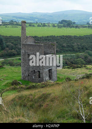 The ruined engine house of an ancient tin mine in Devon UK abandoned almost a century ago Foto Stock