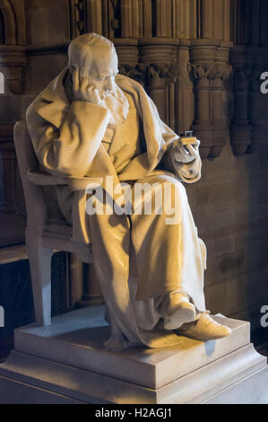 Statua di J.P. Joule, fisico da Sir Alfred Gilbert (1854-1934), 1893, Manchester Town Hall e Albert Square Manchester Inghilterra England Foto Stock