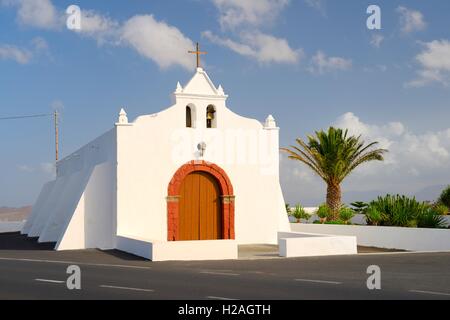 Cristiani della chiesa di Nuestra Senora del Socorro nel villaggio di Tiagua, Teguise, Lanzarote, Isole Canarie, Spagna Foto Stock