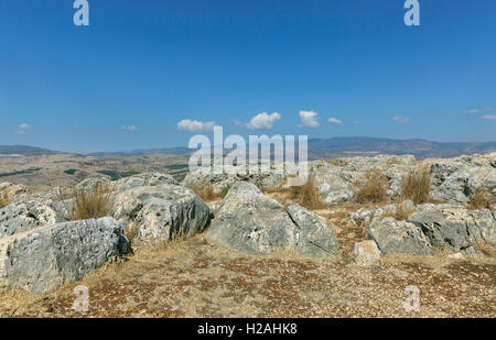 Pietre sul Monte Arbel in Israele Foto Stock