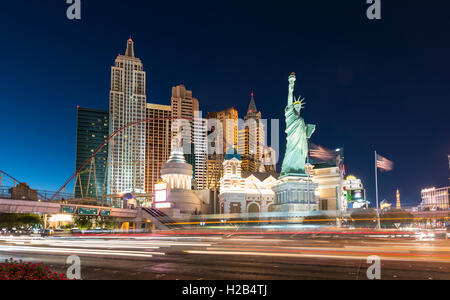 New York New York Hotel and Casino Di notte, Las Vegas, Nevada, STATI UNITI D'AMERICA Foto Stock