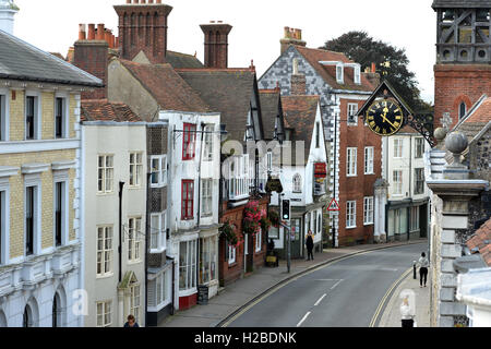 Edifici storici di Lewes High Street, East Sussex Foto Stock