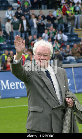 04 Giugno 2005 - Irlanda del Nord 1 Germania 4. Il cordiale international è stato svolto per celebrare il 125° anniversario della Irish Football Association (fondata nel 1880). Nella foto è ex Irlanda del Nord manager Billy Bingham che ha guidato il suo paese attraverso la fase finale della Coppa del Mondo nel 1982 e 1986. Foto Stock