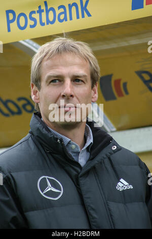 04 Giugno 2005 - Irlanda del Nord 1 Germania 4. Il cordiale international è stato svolto per celebrare il 125° anniversario della Irish Football Association (fondata nel 1880). Nella foto è la Germania manager Jürgen Klinsmann. Foto Stock