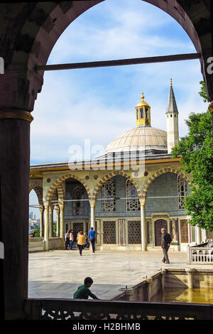 Baghdad chiosco situato nel palazzo Topkapi a Istanbul, Turchia. Il Topkapi Palace fu la residenza principale del sultano ottomano Foto Stock