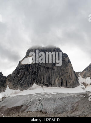 Una vista di Snowpatch guglia e la mezzaluna ghiacciaio in Bugaboo parco provinciale Foto Stock