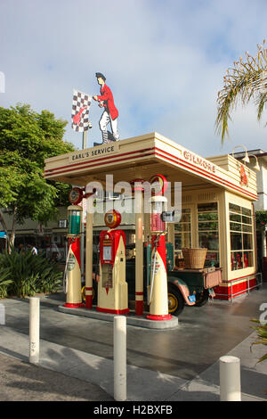 Stazione di benzina in stile retrò Foto Stock