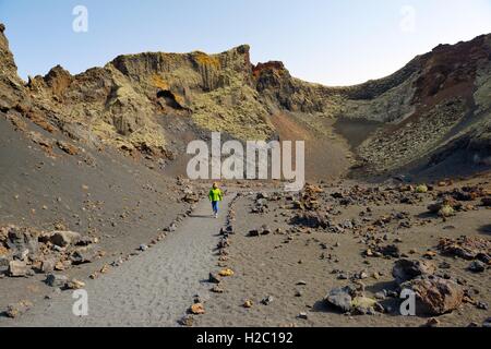 All'interno del cono vulcanico cratere della Caldera de los Cuervos. Parco Nazionale di Timanfaya, Lanzarote, Isole Canarie, Spagna Foto Stock