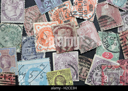 Assortimento di francobolli inglesi Queen Victoria, francobolli vittoriani, hobby di raccolta francobolli Foto Stock