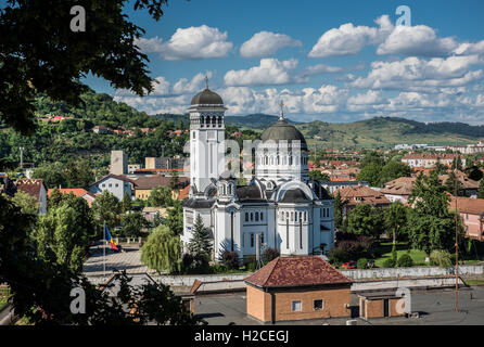 Chiesa Ortodossa romena chiesa della Santa Trinità - Vista dalla collina del centro storico di Sighisoara città, regione di Transilvania in Romania Foto Stock