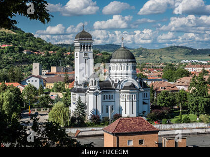 Chiesa Ortodossa romena chiesa della Santa Trinità - Vista dalla collina del centro storico di Sighisoara città, regione di Transilvania in Romania Foto Stock