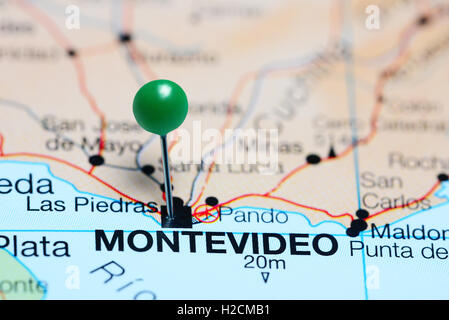 Montevideo imperniata su una mappa di Uruguay Foto Stock