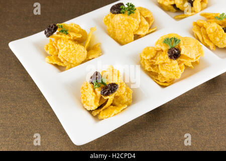 Snack costituito da cereali e caramello Foto Stock