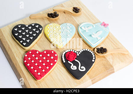 Fancy adorabile cuore i biscotti con la glassa reale Foto Stock