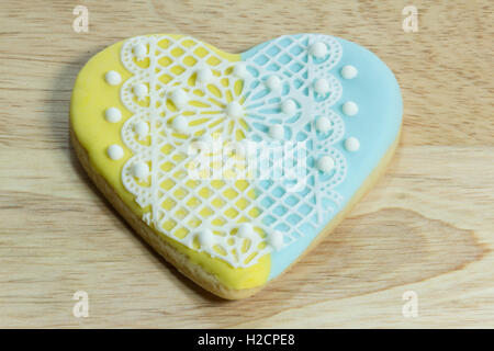 Fancy adorabile cuore i biscotti con la glassa reale Foto Stock