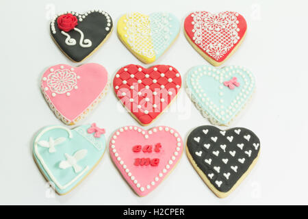 Fancy adorabile cuore i biscotti con la glassa reale Foto Stock