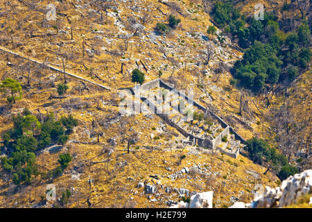 Stone apiario in Pustinja Blaca canyon, isola di Brac Dalmazia, Croazia Foto Stock