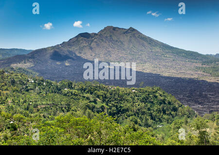 Indonesia, Bali, Kedisan, Gunung Batur, caldera interna e flusso di lava Foto Stock