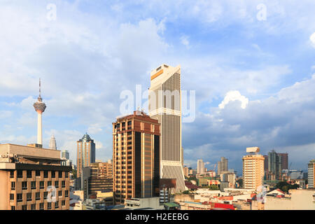 Tramonto sulla Kuala Lumpur skyline in Malaysia città capitale. Foto Stock