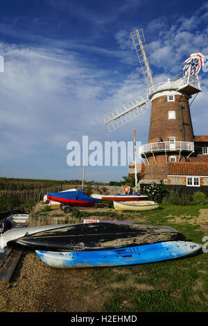 Il mulino a vento a Cley accanto al mare, Norfolk, Inghilterra Foto Stock