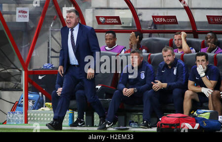 Inghilterra manager Sam Allardyce durante il 2018 FIFA World Cup Match di qualificazione all'Arena Città, Trnava. Stampa foto di associazione. Picture Data: domenica 4 settembre, 2016. Vedere PA storia calcio Inghilterra. Foto di credito dovrebbe leggere: Nick Potts/filo PA. Restrizioni: Utilizzo soggetto a restrizioni FA. Solo uso editoriale. Uso commerciale solo con il preventivo consenso scritto di FA. Nessuna modifica tranne il ritaglio. Chiamate il numero +44 (0)1158 447447 o vedere www.paphotos.com/info/ per restrizioni completa e ulteriori informazioni. Foto Stock