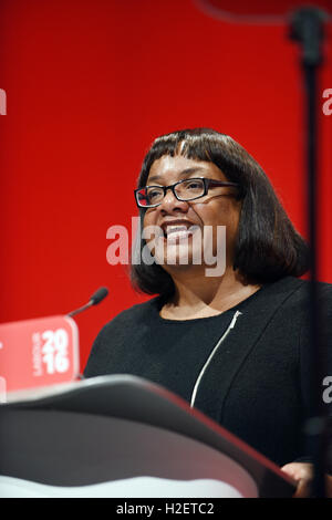 Liverpool, Regno Unito. 27 Settembre, 2016. Labour Party Conference in Liverpool. Diane Abbott ombra il Segretario di Stato per la salute. Ora ombra Home Segretario da ottobre 2016 Credit: Della Batchelor/Alamy Live News Foto Stock