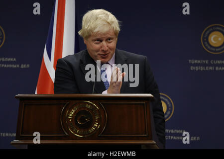 Ankara, Turchia. Il 27 settembre, 2016. Sep.27, 2016 - Segretario degli esteri britannico Boris Johnson parla alla conferenza stampa tenutasi ad Ankara. Credito: Tumay Berkin/ZUMA filo/Alamy Live News Foto Stock