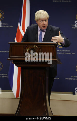 Ankara, Turchia. Il 27 settembre, 2016. Sep.27, 2016 - Segretario degli esteri britannico Boris Johnson parla alla conferenza stampa tenutasi ad Ankara. Credito: Tumay Berkin/ZUMA filo/Alamy Live News Foto Stock