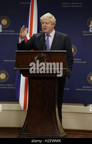 Ankara, Turchia. Il 27 settembre, 2016. Sep.27, 2016 - Segretario degli esteri britannico Boris Johnson parla alla conferenza stampa tenutasi ad Ankara. Credito: Tumay Berkin/ZUMA filo/Alamy Live News Foto Stock