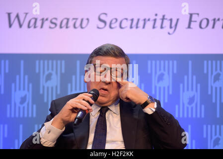 Varsavia, Polonia. 28 ottobre, 2016. L ex Presidente della Comissione Europea e attuale presidente non esecutivo a Goldman Sachs International, José Manuel Barroso parla durante una sessione plenaria all'Hilton Hotel & Conference Center, Varsavia, Polonia il 28 ottobre 2016. Credito: Omar Marques/Alamy Live News Foto Stock