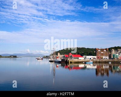 Le riflessioni del mattino di North Quay nella Baia di Oban Argyll and Bute Scozia Scotland Foto Stock