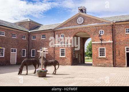 Palladiano blocco stabile di Burton Constable Hall da Timothy Lightoller, 1768, Skirlaugh, East Riding, nello Yorkshire, Inghilterra Foto Stock