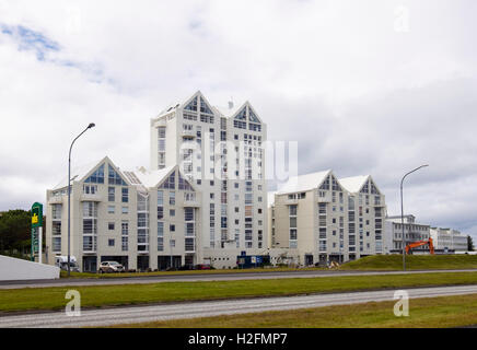 Moderni appartamenti sul lungomare. Saebraut, Reykjavik, Islanda Foto Stock