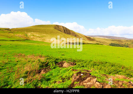 Mam Tor da Winnats Pass, High Peak, Peak District National Paek, Derbyshire, England, Regno Unito Foto Stock