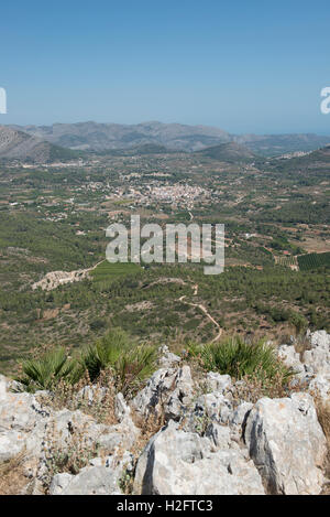 Vista panoramica da Col de le tariffe, villaggio di Parcent, Pop Valley, Provincia di Alicante, Spagna Foto Stock