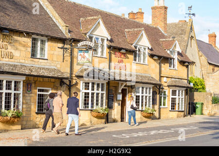 Il Cavallo e Hound pub nel famoso villaggio Costwold di Broadway, Worcestershire, England, Regno Unito Foto Stock