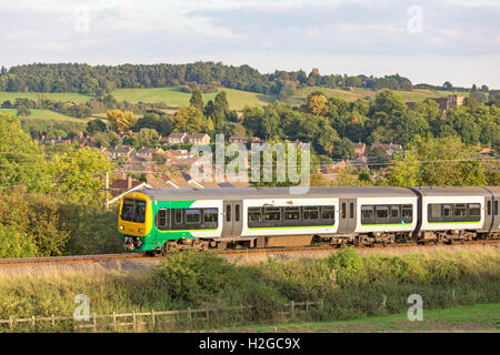 A Londra Midland treno in partenza Alvechurch in Redditch di Litchfield Trento fondovalle, Worcestershire, England, Regno Unito Foto Stock