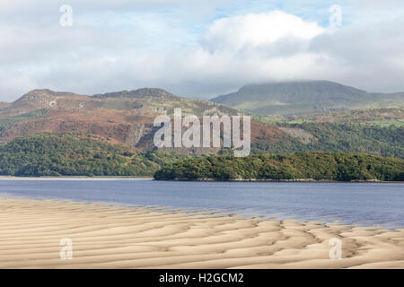 Guardando attraverso il Mawddach Estuary, Parco Nazionale di Snowdonia, Gwynedd, Galles del Nord, Regno Unito Foto Stock