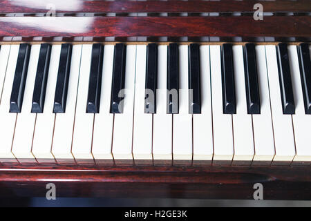 Pianoforte Jazz strumento musicale, ravvicinata di una tastiera di pianoforte, tastiera di pianoforte lo sfondo con il fuoco selettivo. Foto Stock