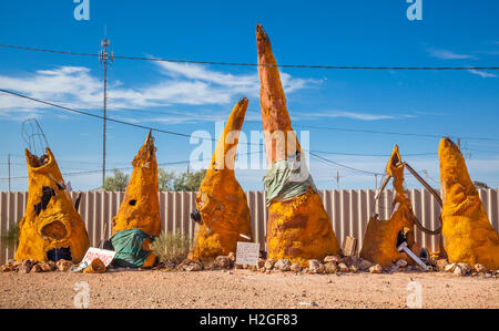 In Australia, in Sud Australia, Outback, Coober Pedy, quirky presenta all'opale isolate città mineraria Foto Stock