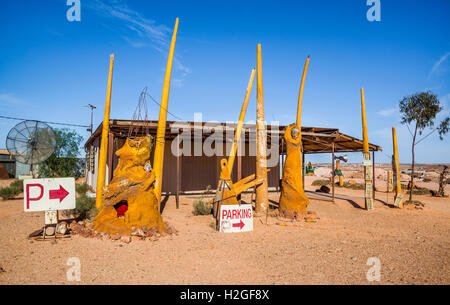 In Australia, in Sud Australia, Outback, Coober Pedy, quirky presenta all'opale isolate città mineraria Foto Stock