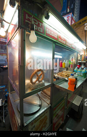 Fornitore di kebab stand nei pressi di Times Square a New York Foto Stock