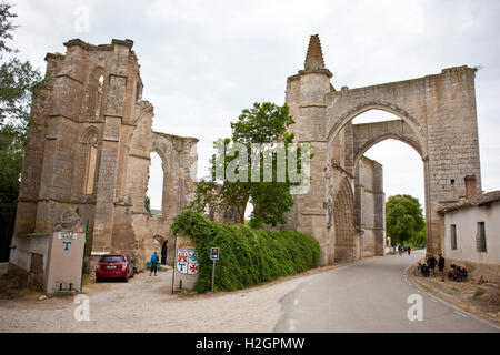 Abbandonato gothic Monasterio de San Antón lungo il Camino de Santiago, route Francesca Foto Stock